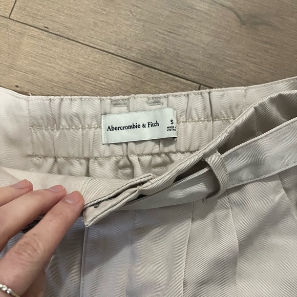 Abercrombie Belted pants - Picture 2 of 4